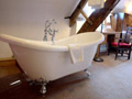 The bathtub in the superior room